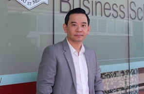 KFO-Khach moi su kien thay Ngo Viet Liem